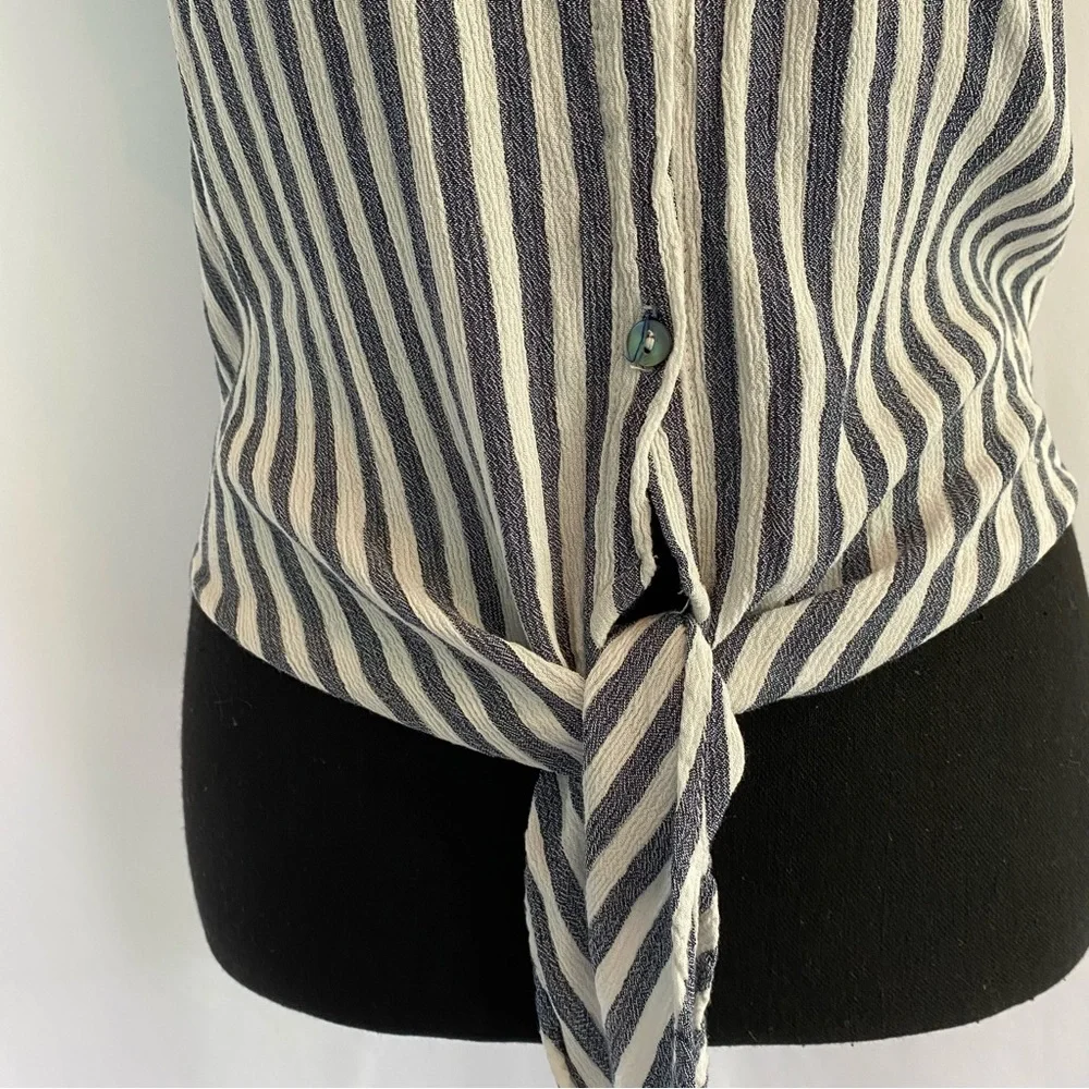 Lulu’s Large Blouse - Picture 5 of 7